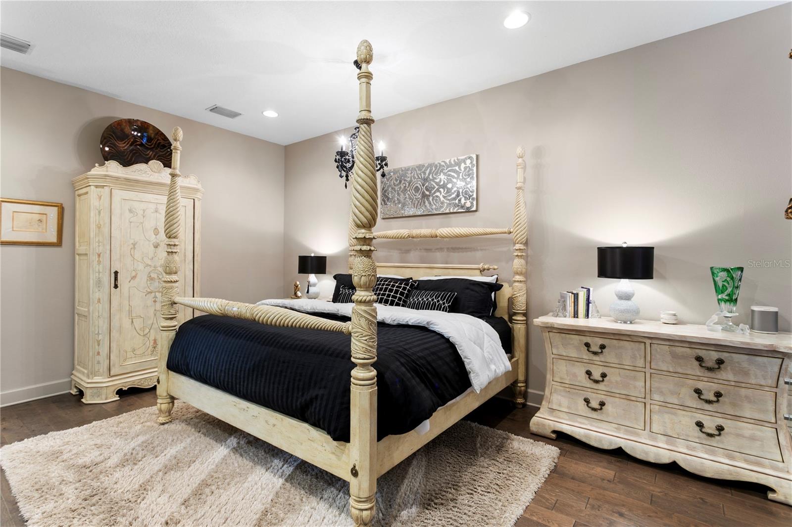 153 5TH AVE NE, ST PETERSBURG, FL, 33701