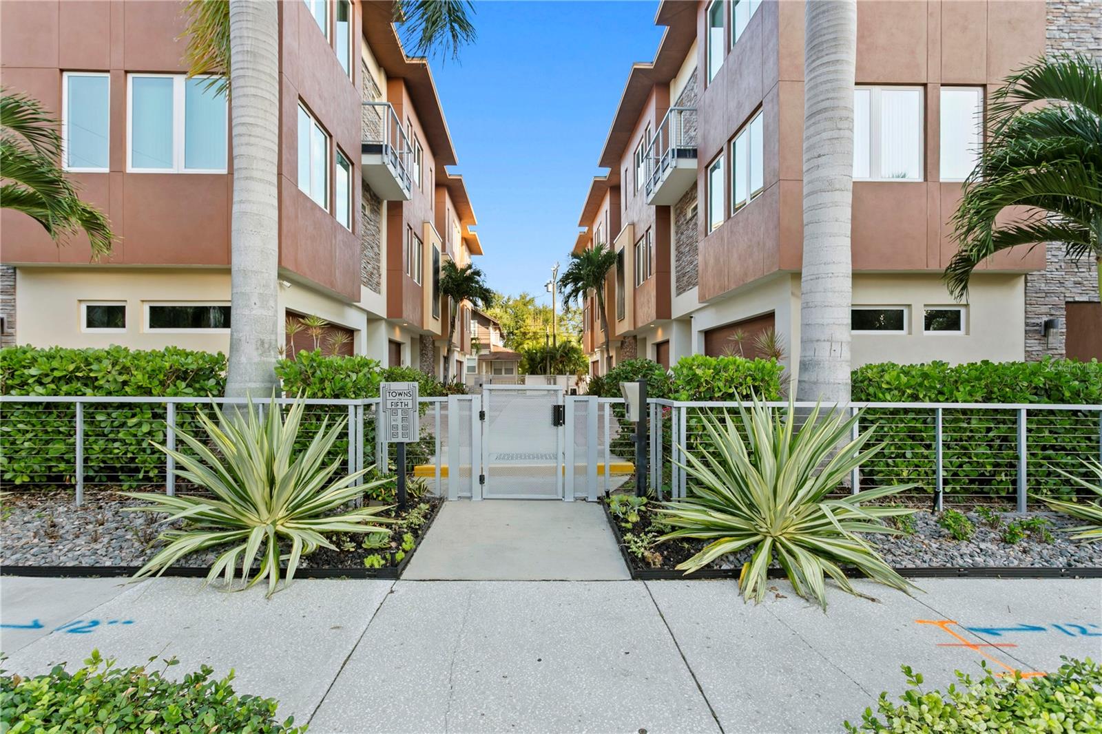 153 5TH AVE NE, ST PETERSBURG, FL, 33701