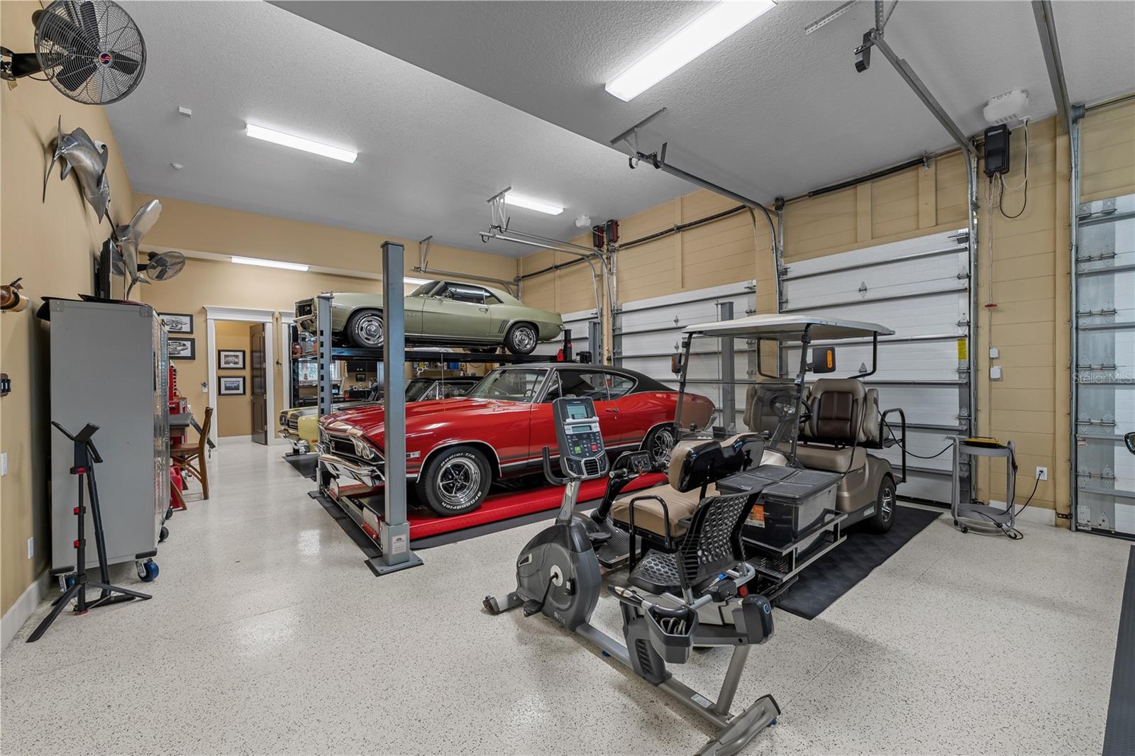 414 MEANDERING WAY, POLK CITY, FL, 33868