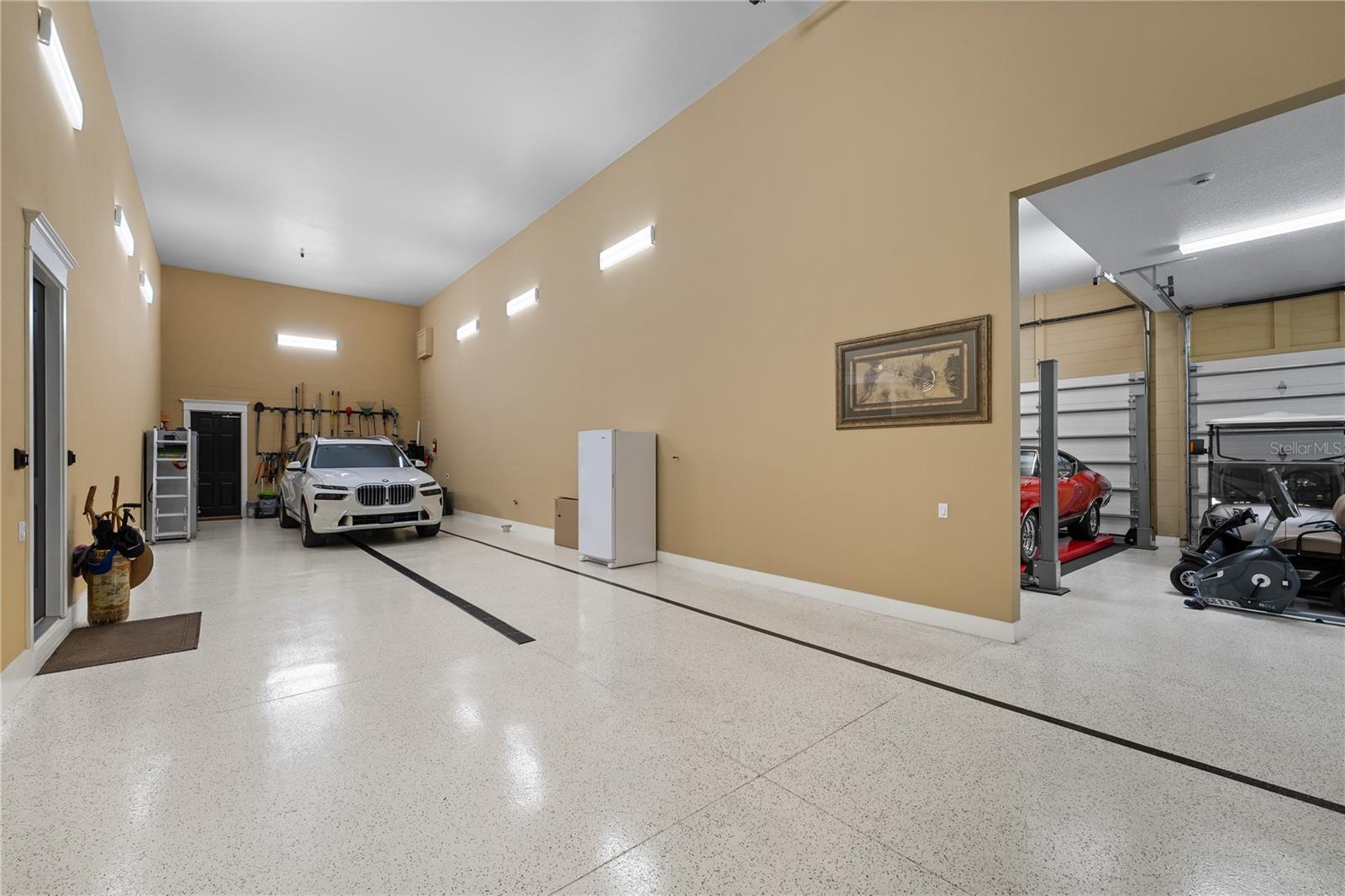 414 MEANDERING WAY, POLK CITY, FL, 33868