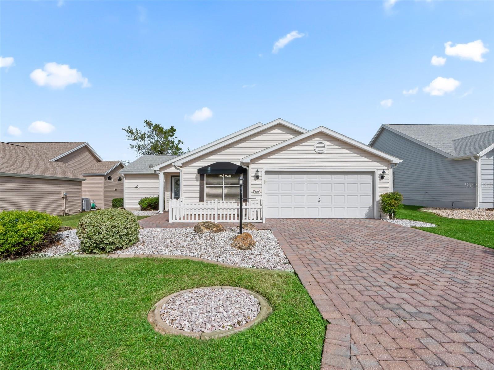 1013 DEL RIO DR, LADY LAKE, FL, 32159