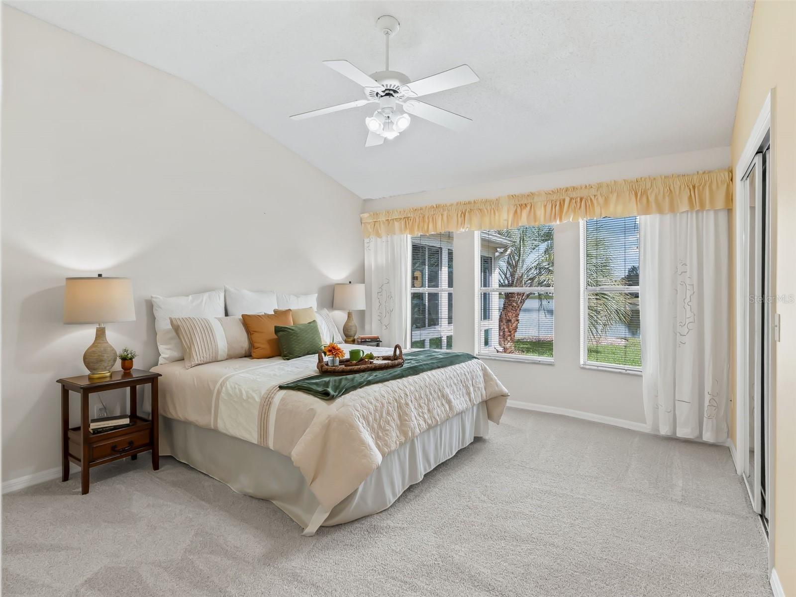 1013 DEL RIO DR, LADY LAKE, FL, 32159