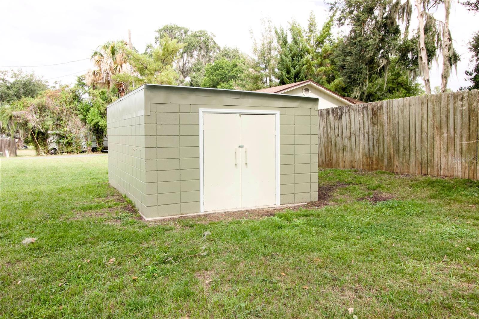 1114 OAK DR, LEESBURG, FL, 34748