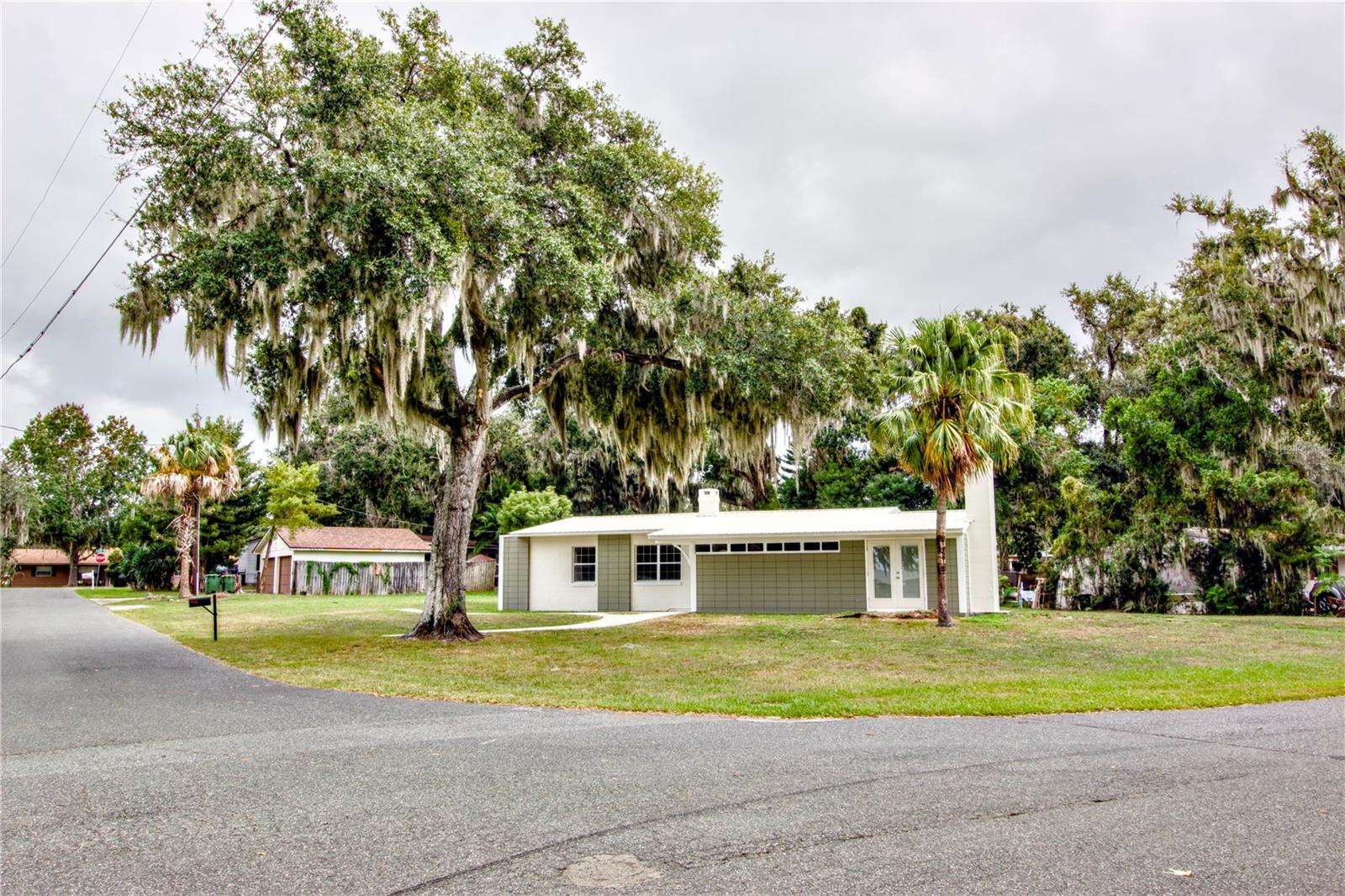 1114 OAK DR, LEESBURG, FL, 34748