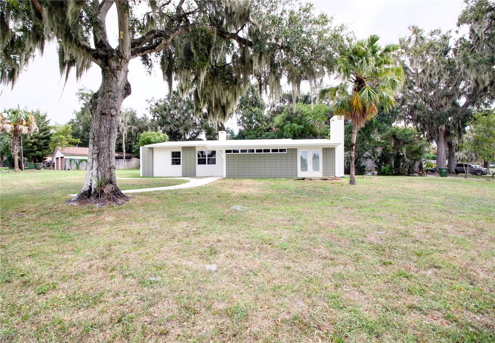 1114 OAK DR, LEESBURG, FL, 34748