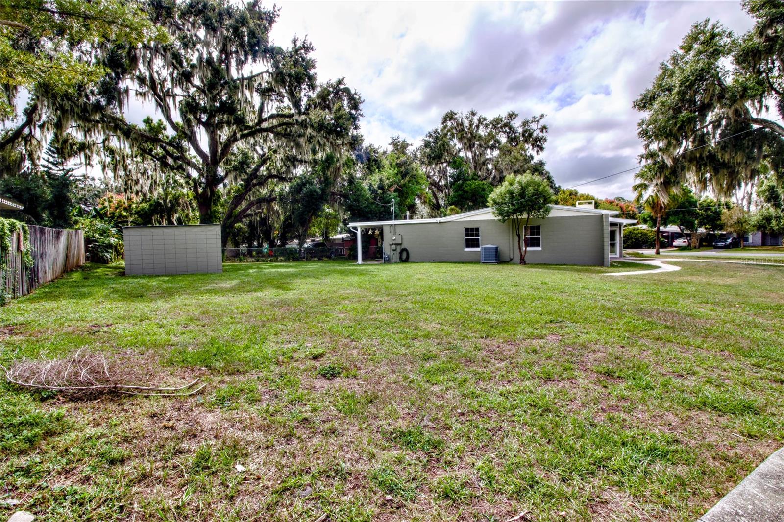 1114 OAK DR, LEESBURG, FL, 34748