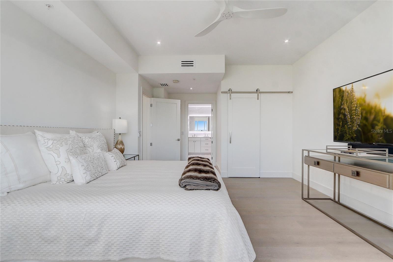 100 S EOLA DR #1614, ORLANDO, FL, 32801