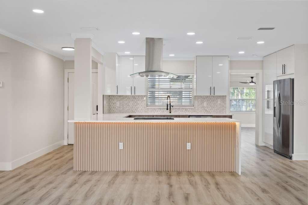 504 DRIFTWOOD DR E, PALM HARBOR, FL, 34683