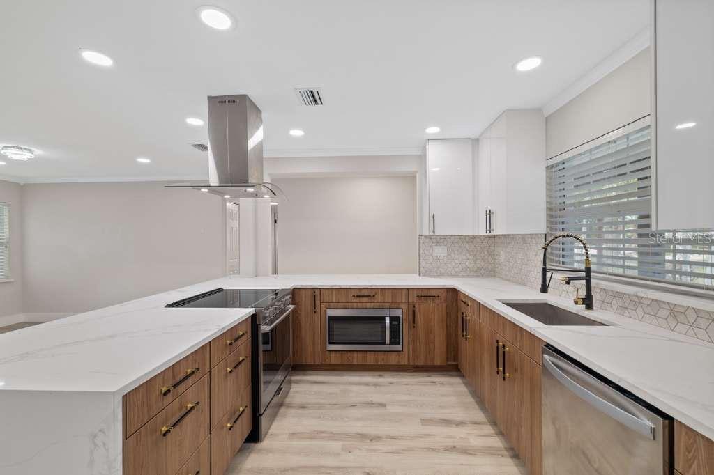 504 DRIFTWOOD DR E, PALM HARBOR, FL, 34683