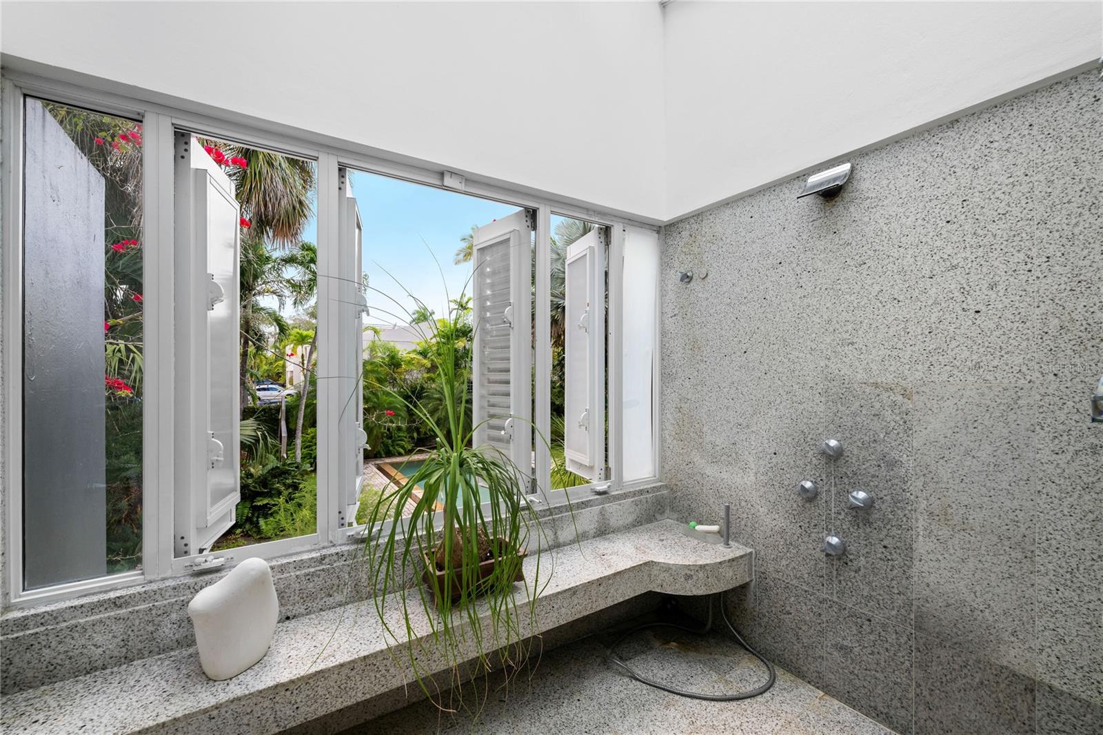 PR9116969 Property Photo