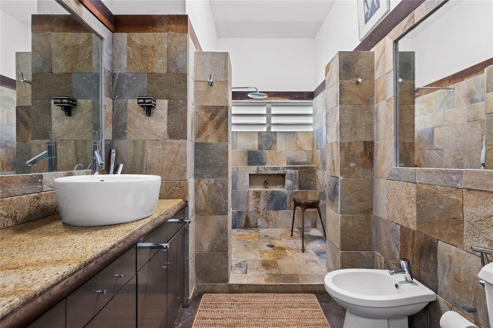 PR9116969 Property Photo