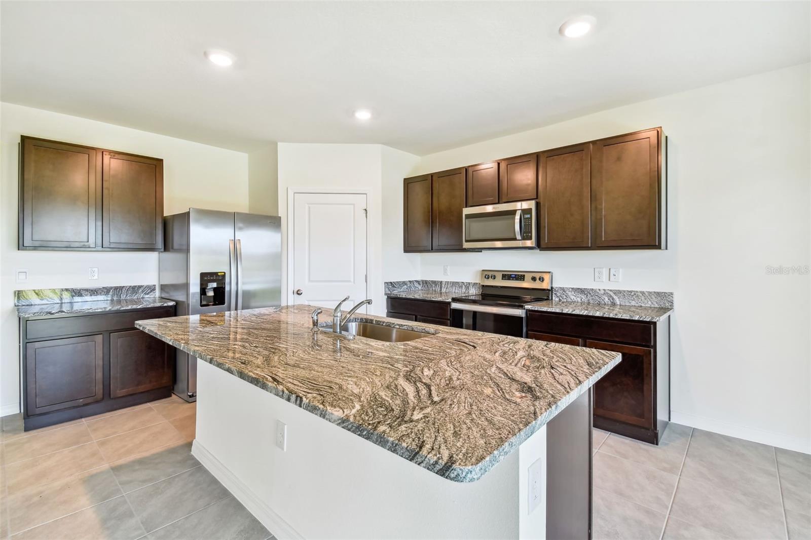 2774 COMMON FIG RUN, WESLEY CHAPEL, FL, 33543