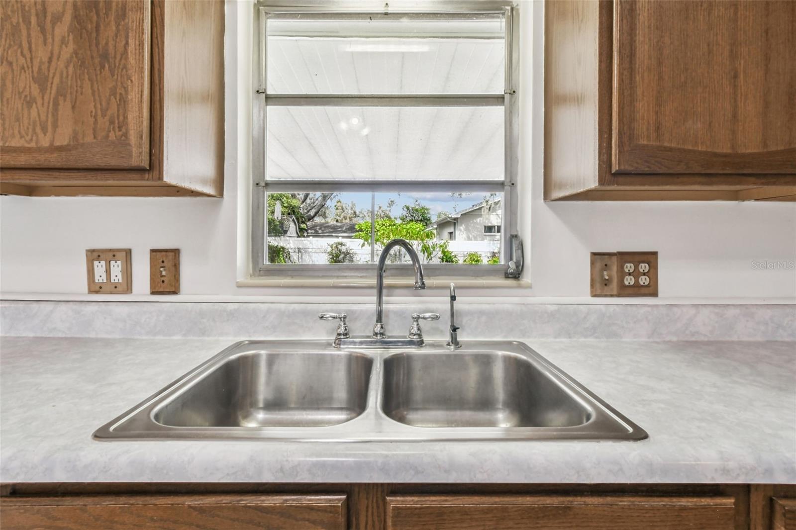 1411 W MEADOWBROOK AVE, TAMPA, FL, 33612