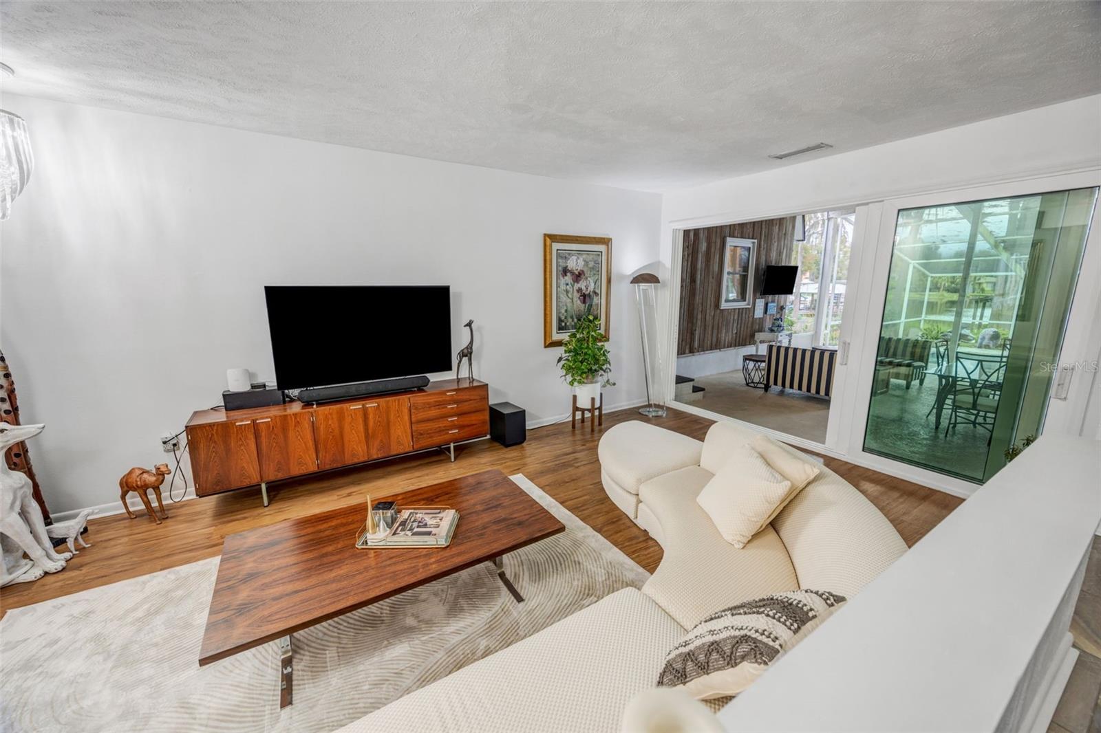 Triple pocket sliders invite the outdoors to the party