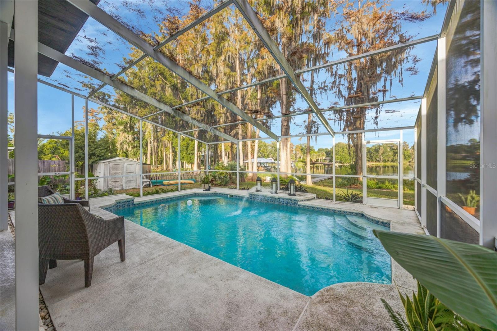 Lovely pool with water feature