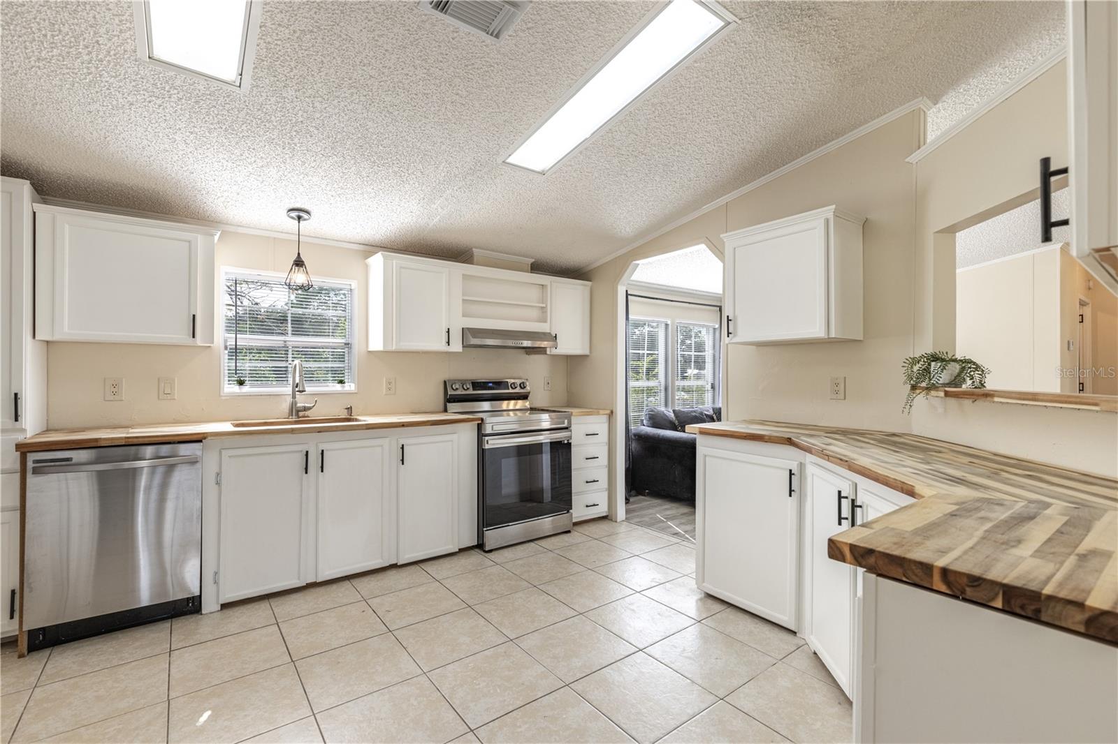 10902 WESTMONT RD, LEESBURG, FL, 34788