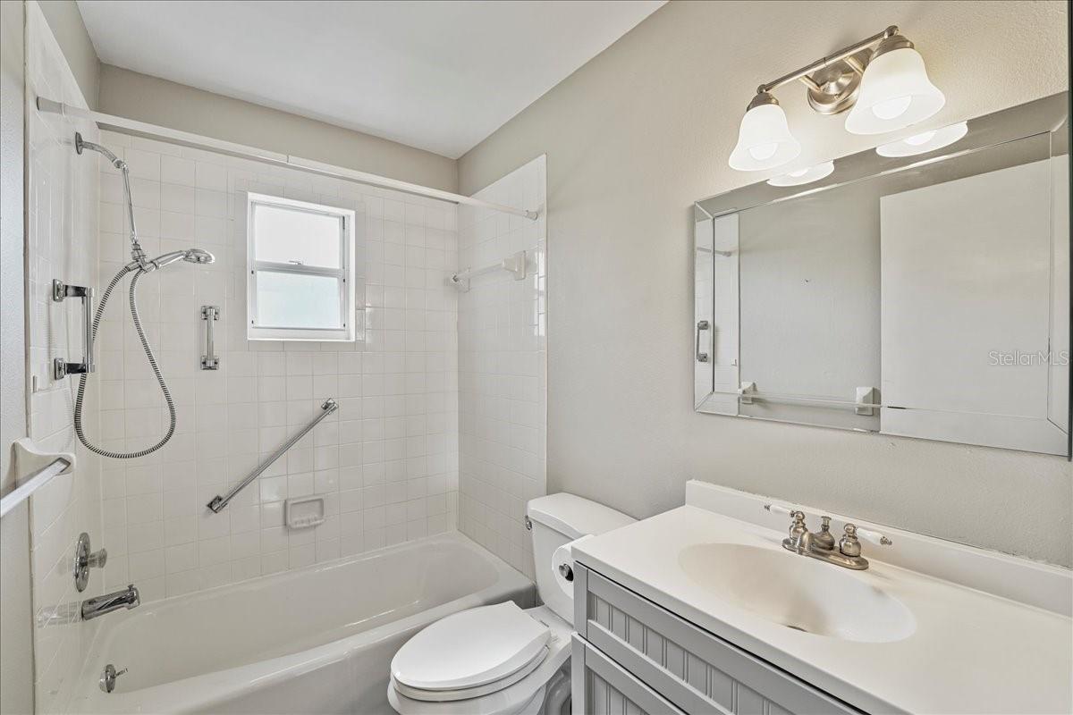 5621 GARDEN LAKES DR #1, BRADENTON, FL, 34203