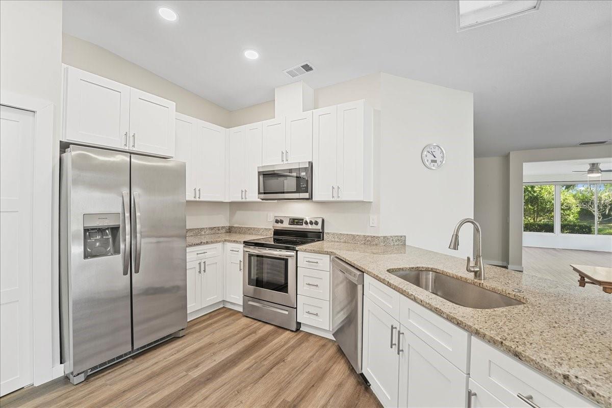 5621 GARDEN LAKES DR #1, BRADENTON, FL, 34203