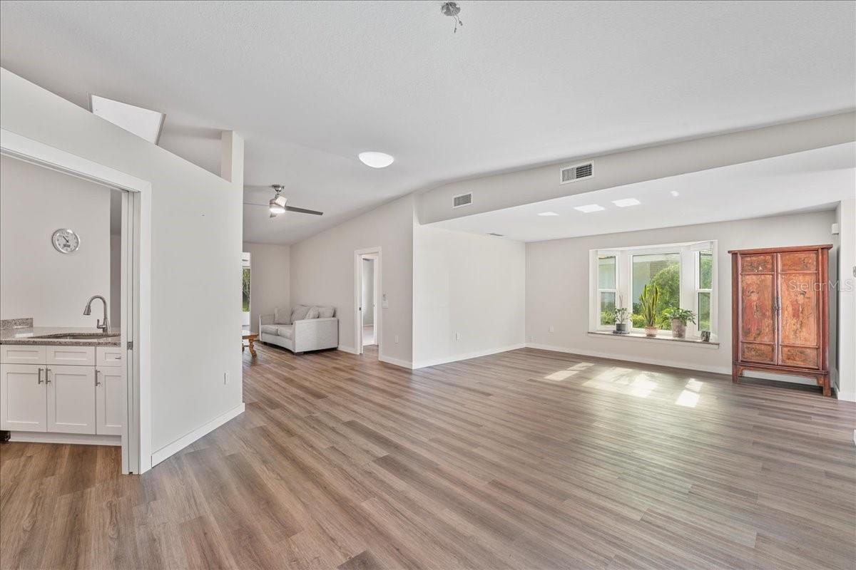 5621 GARDEN LAKES DR #1, BRADENTON, FL, 34203