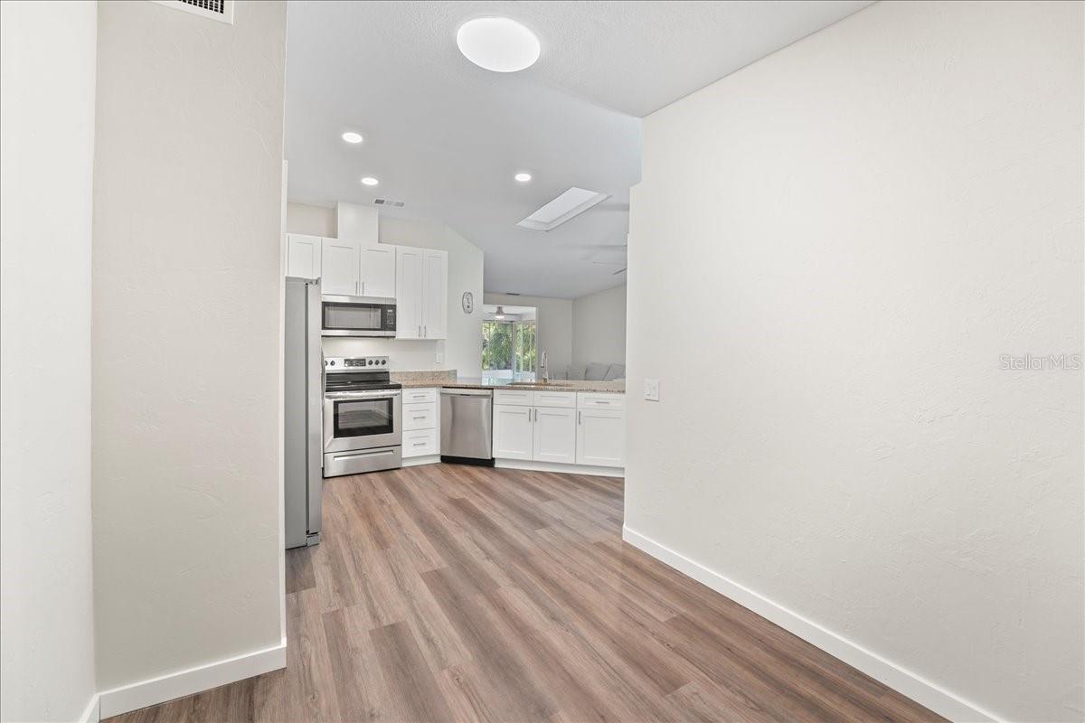 5621 GARDEN LAKES DR #1, BRADENTON, FL, 34203