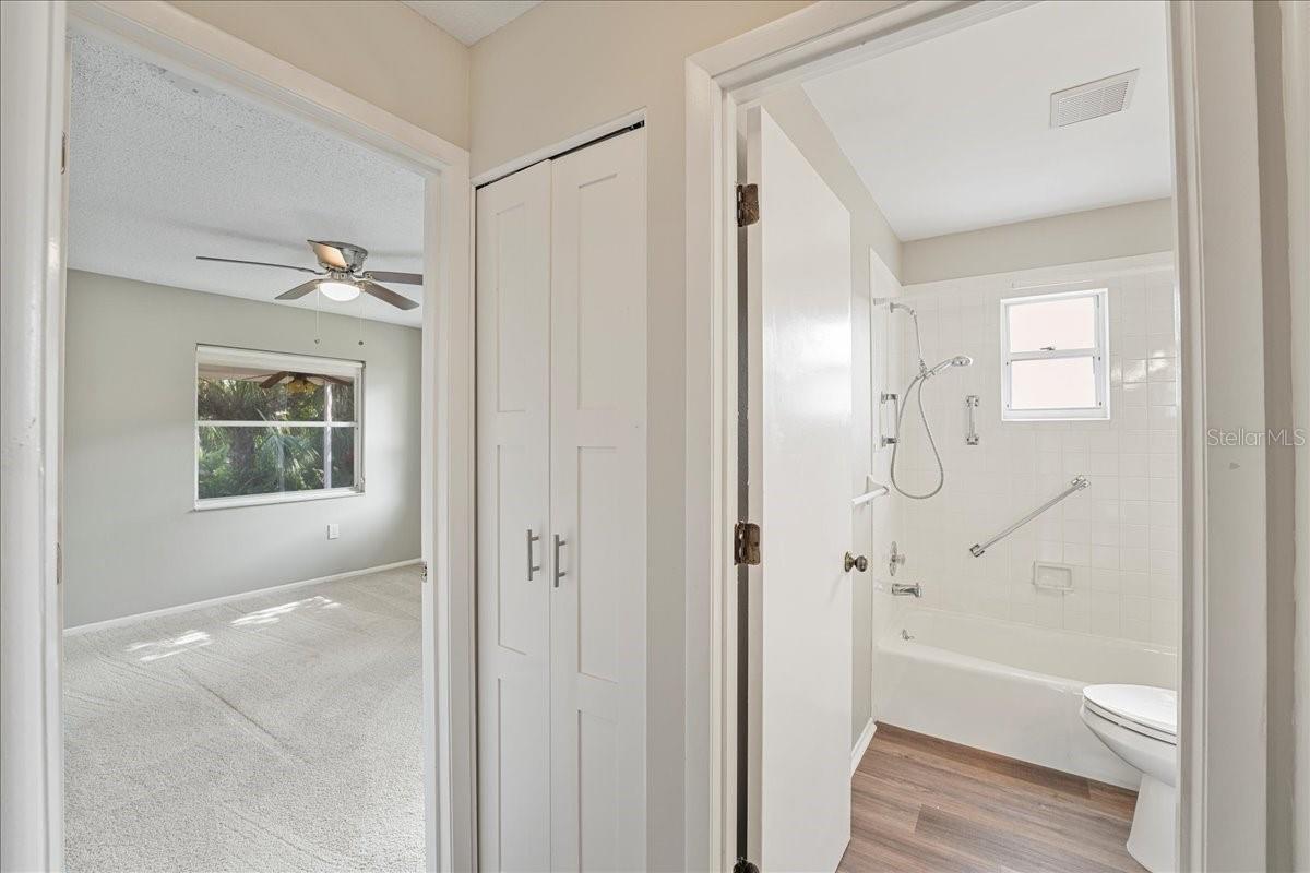 5621 GARDEN LAKES DR #1, BRADENTON, FL, 34203