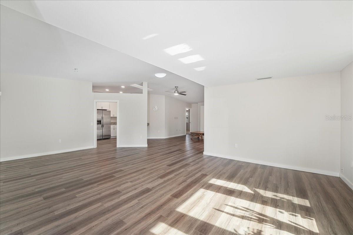 5621 GARDEN LAKES DR #1, BRADENTON, FL, 34203