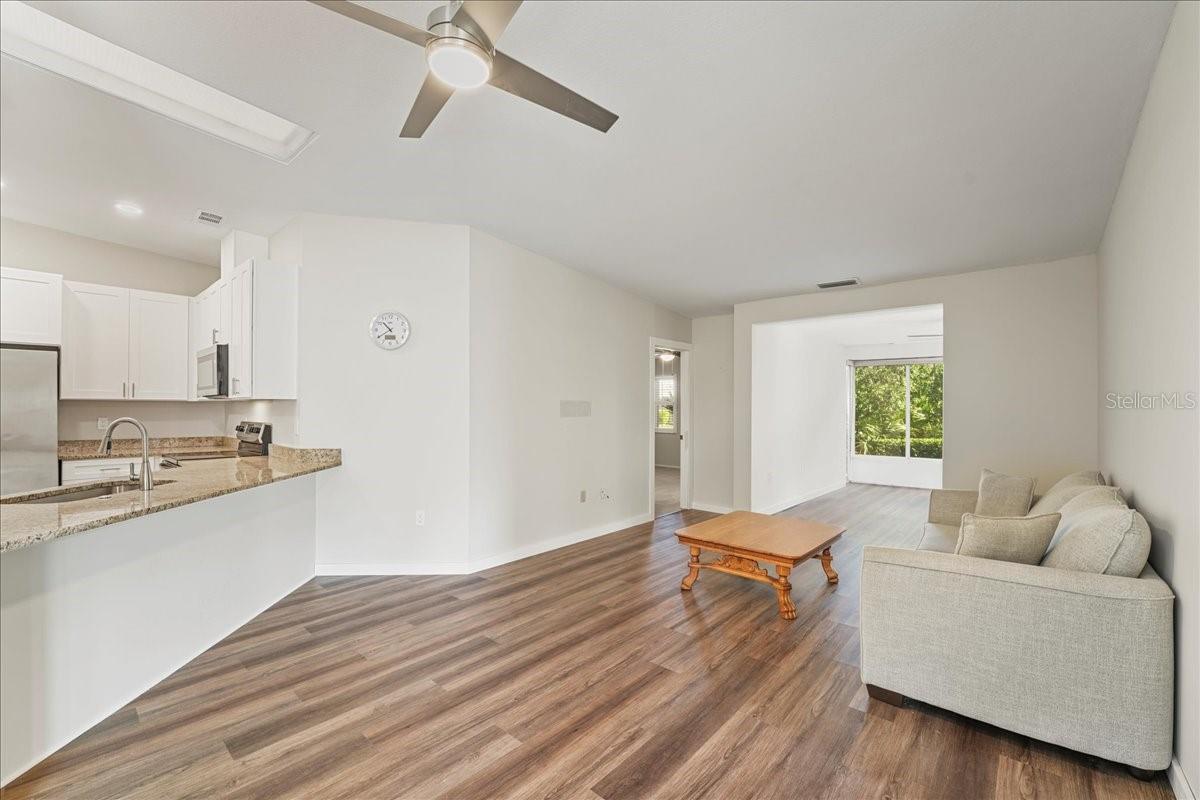 5621 GARDEN LAKES DR #1, BRADENTON, FL, 34203