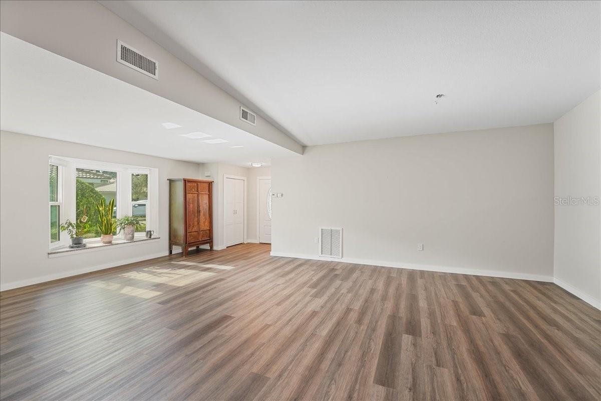 5621 GARDEN LAKES DR #1, BRADENTON, FL, 34203