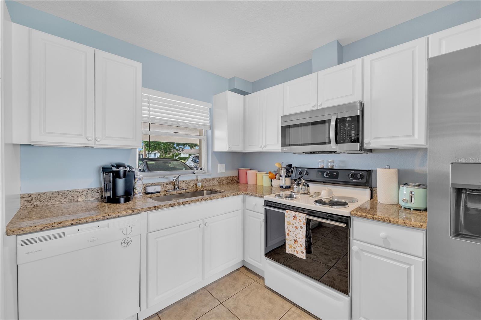 2401 RIVERBLUFF PKWY #V240, SARASOTA, FL, 34231