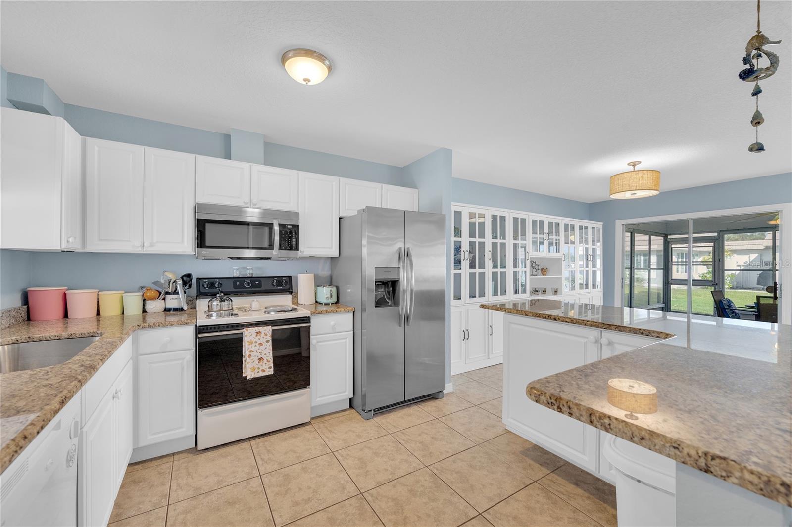 2401 RIVERBLUFF PKWY #V240, SARASOTA, FL, 34231