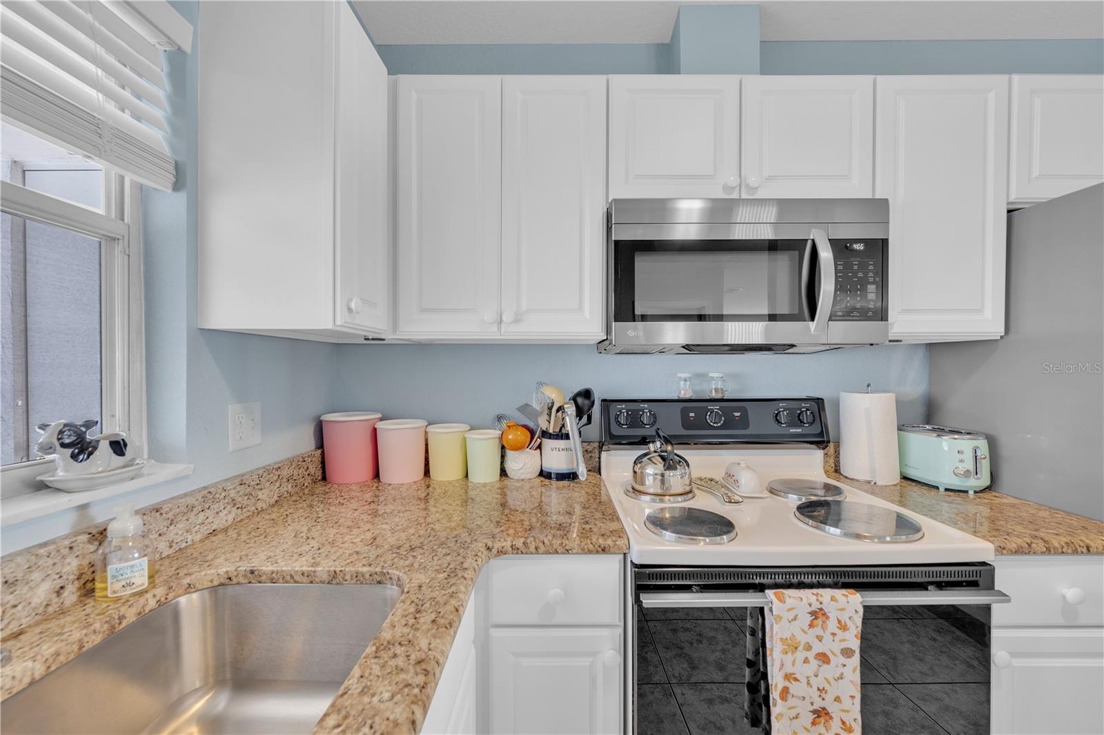 2401 RIVERBLUFF PKWY #V240, SARASOTA, FL, 34231