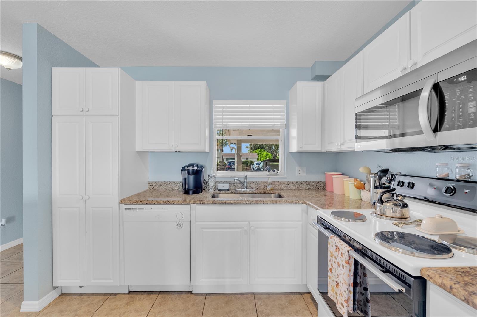 2401 RIVERBLUFF PKWY #V240, SARASOTA, FL, 34231