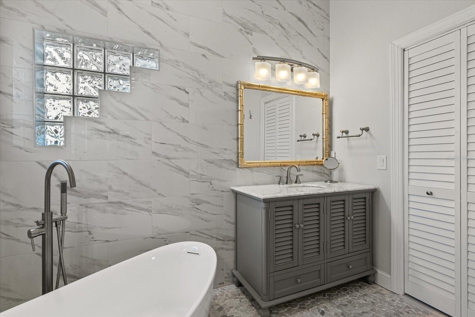 3707 5TH AVE NE, BRADENTON, FL, 34208