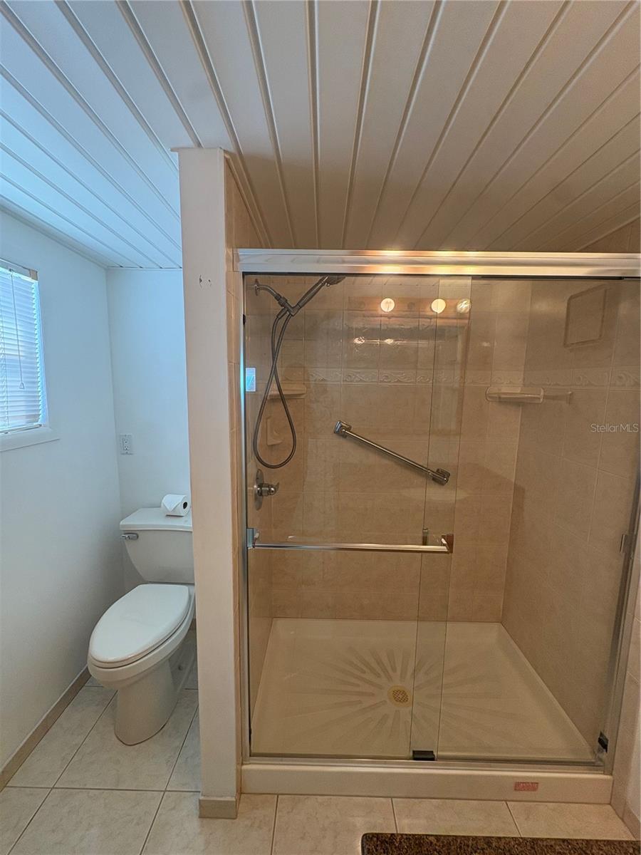 TB8442268 Property Photo