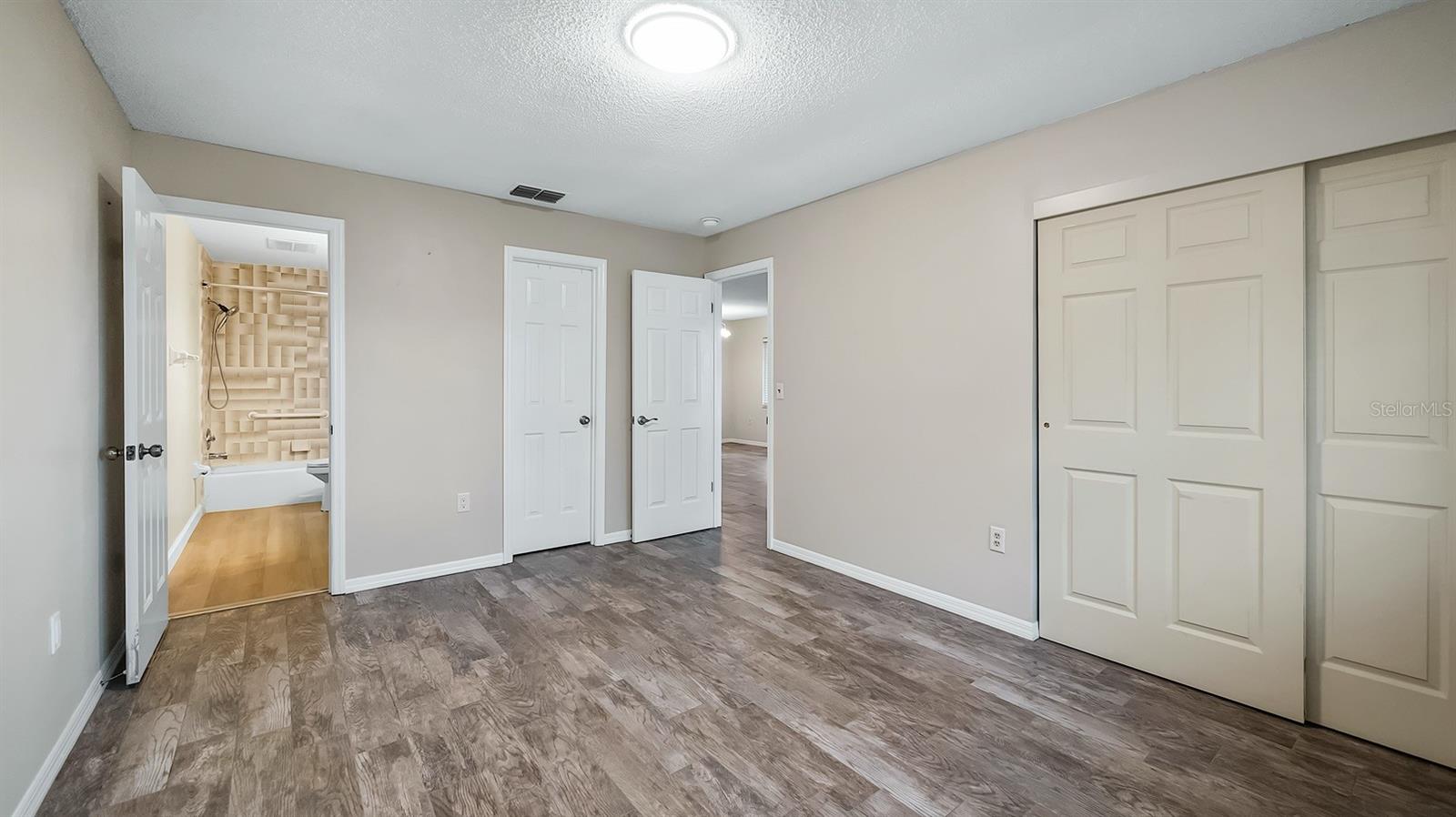 135 E CENTRAL AVE, HOWEY IN THE HILLS, FL, 34737