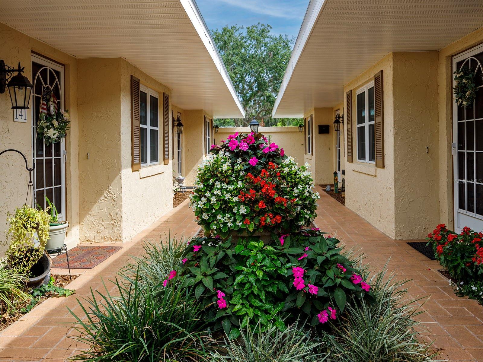 135 E CENTRAL AVE, HOWEY IN THE HILLS, FL, 34737