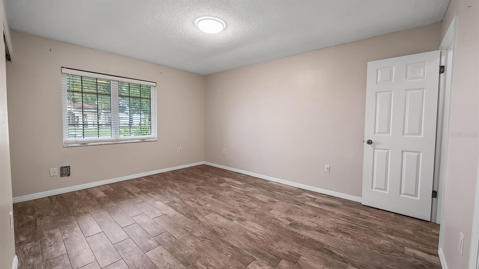 135 E CENTRAL AVE, HOWEY IN THE HILLS, FL, 34737