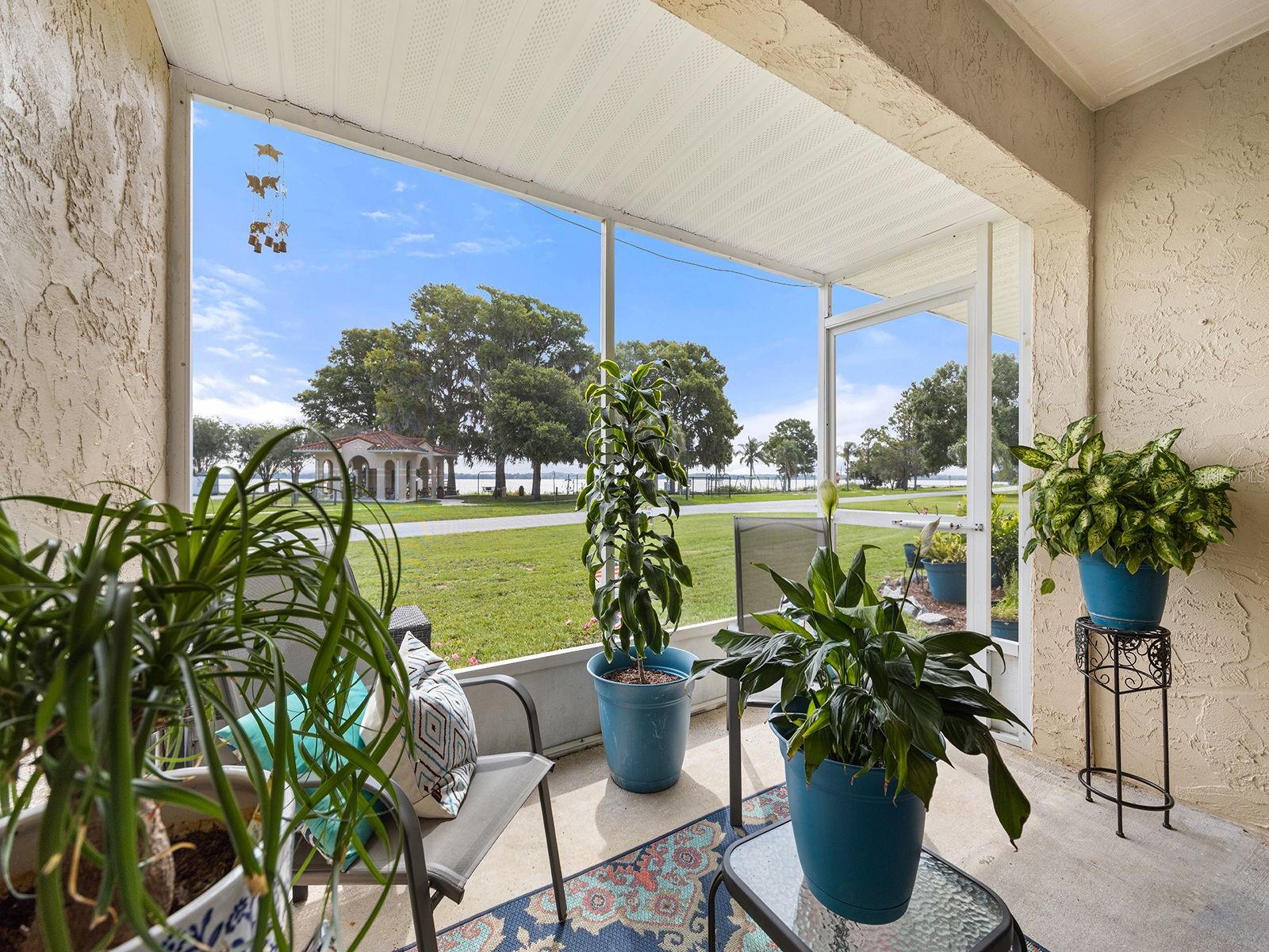 135 E CENTRAL AVE, HOWEY IN THE HILLS, FL, 34737