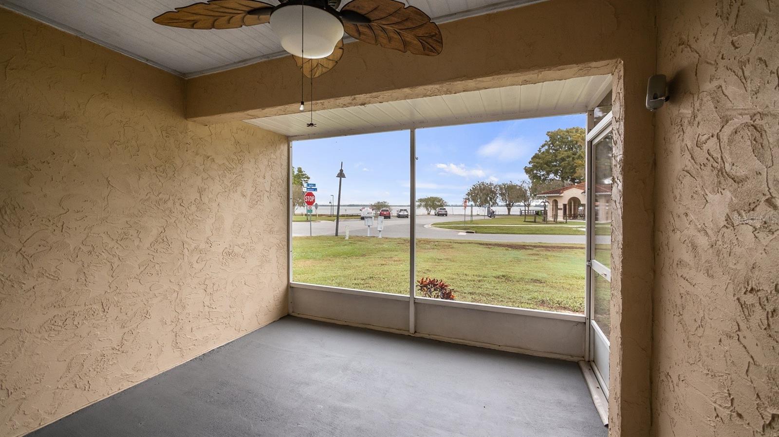 135 E CENTRAL AVE, HOWEY IN THE HILLS, FL, 34737