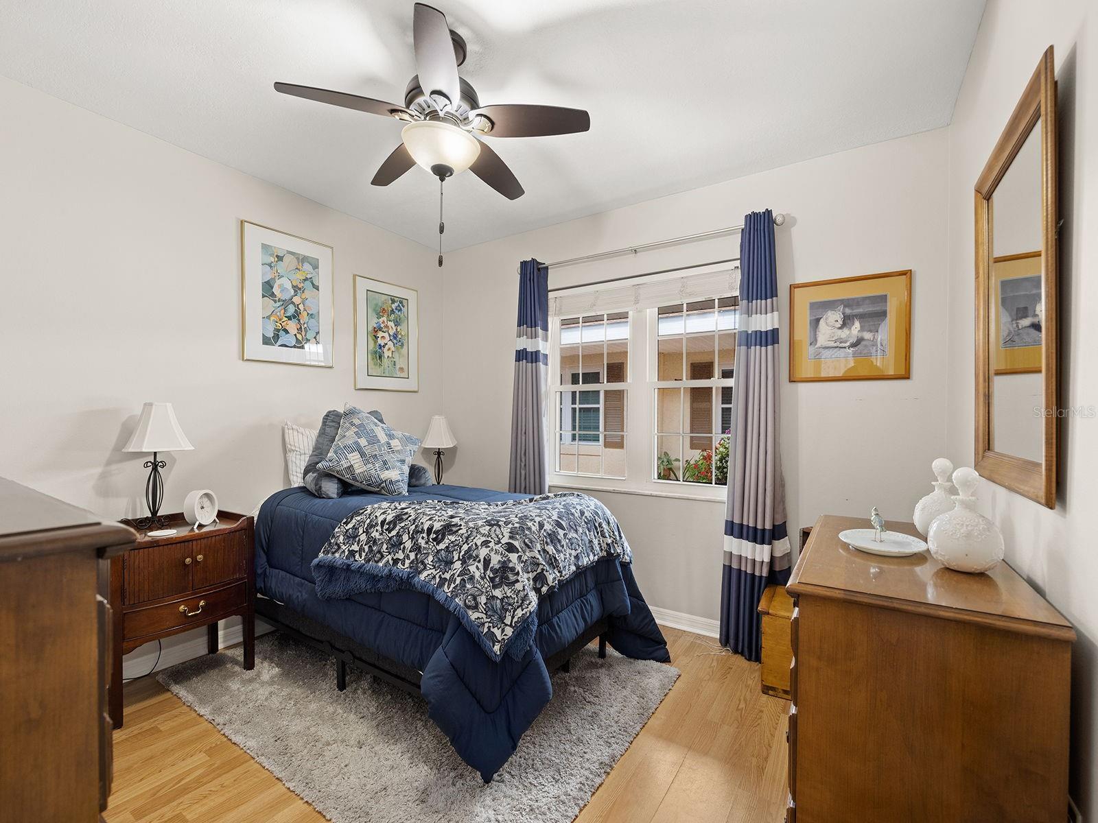 135 E CENTRAL AVE, HOWEY IN THE HILLS, FL, 34737