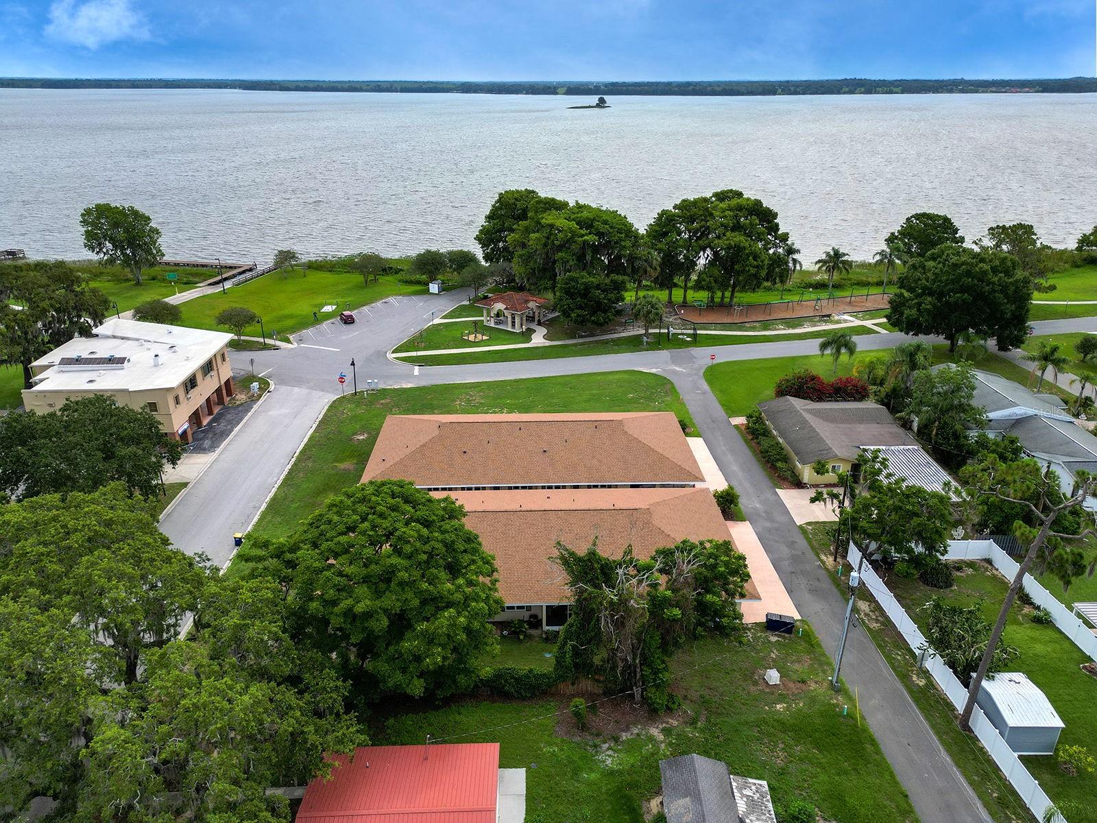 135 E CENTRAL AVE, HOWEY IN THE HILLS, FL, 34737