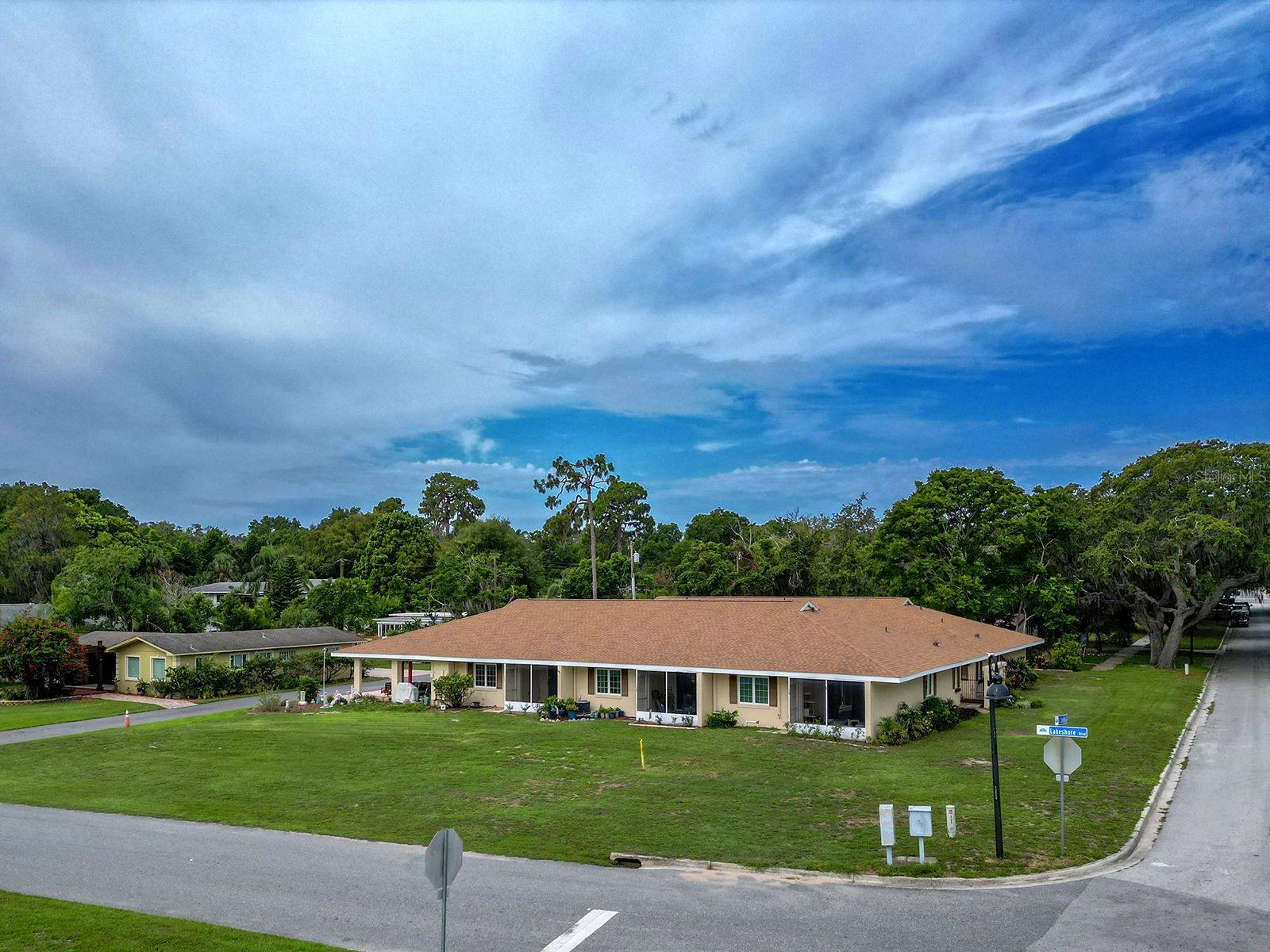 135 E CENTRAL AVE, HOWEY IN THE HILLS, FL, 34737