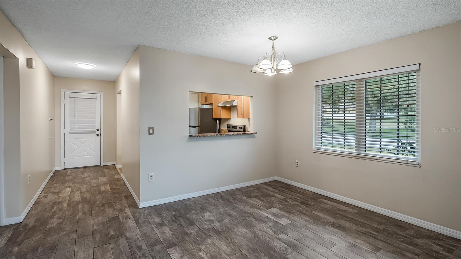 135 E CENTRAL AVE, HOWEY IN THE HILLS, FL, 34737