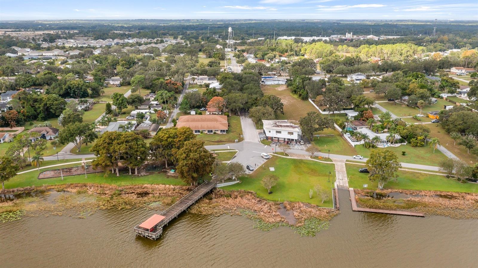 135 E CENTRAL AVE, HOWEY IN THE HILLS, FL, 34737