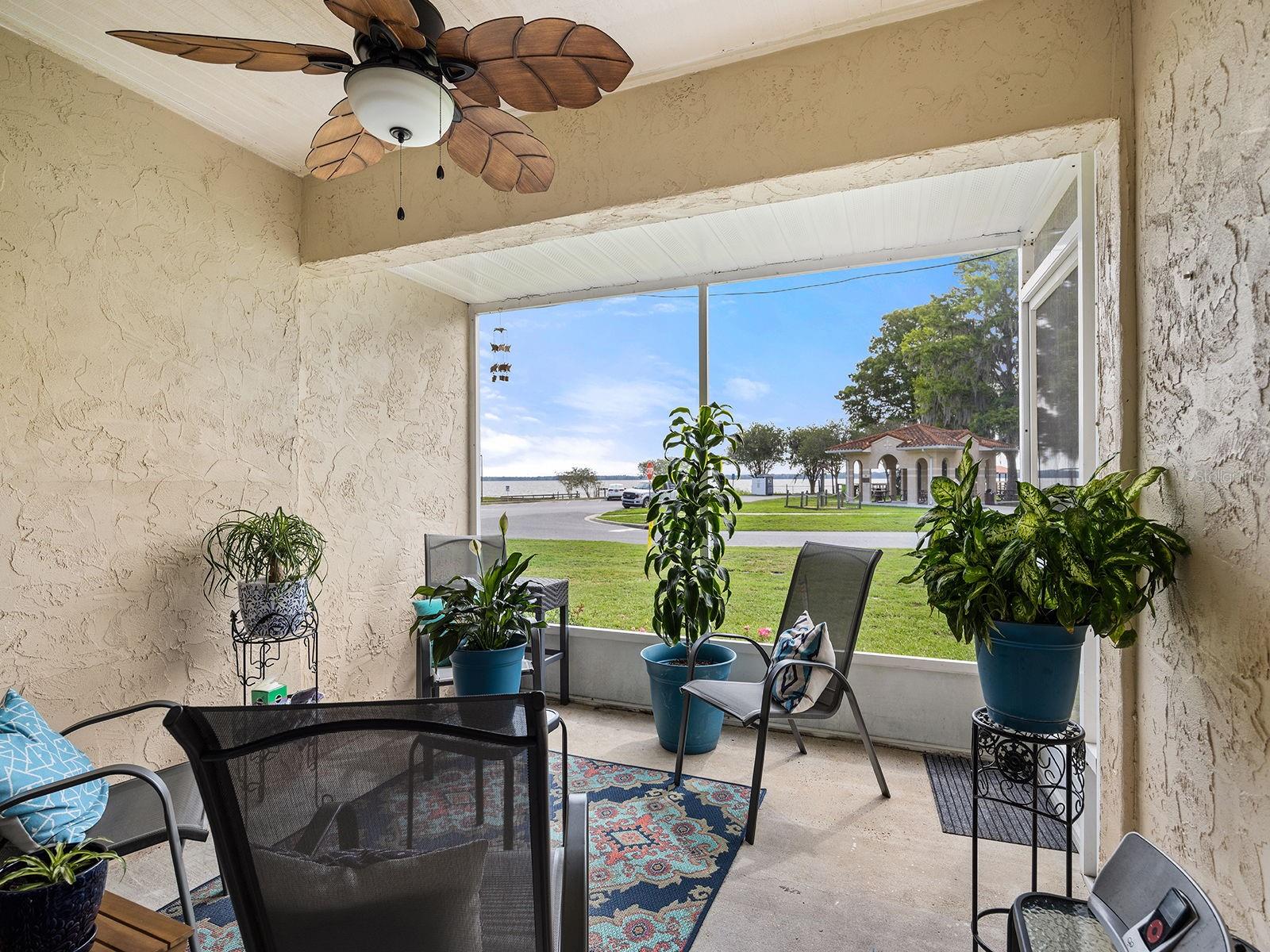 135 E CENTRAL AVE, HOWEY IN THE HILLS, FL, 34737