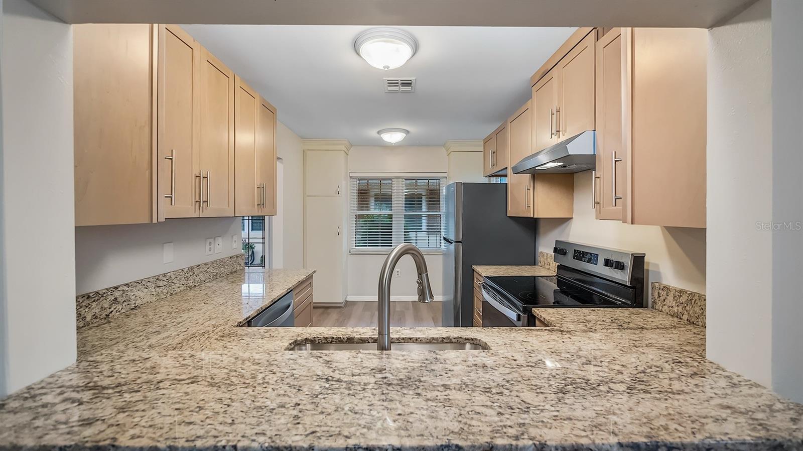 135 E CENTRAL AVE, HOWEY IN THE HILLS, FL, 34737