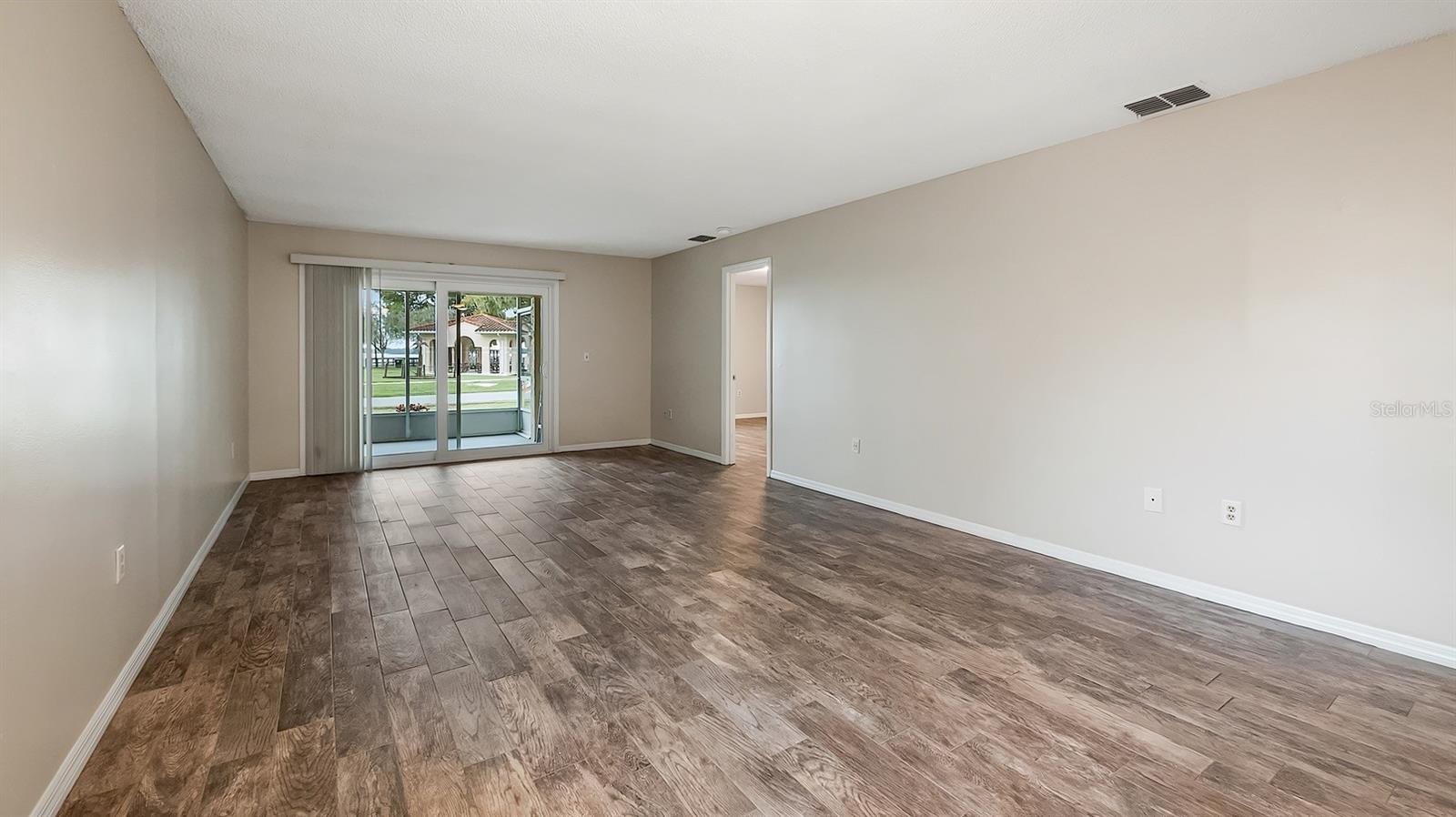 135 E CENTRAL AVE, HOWEY IN THE HILLS, FL, 34737