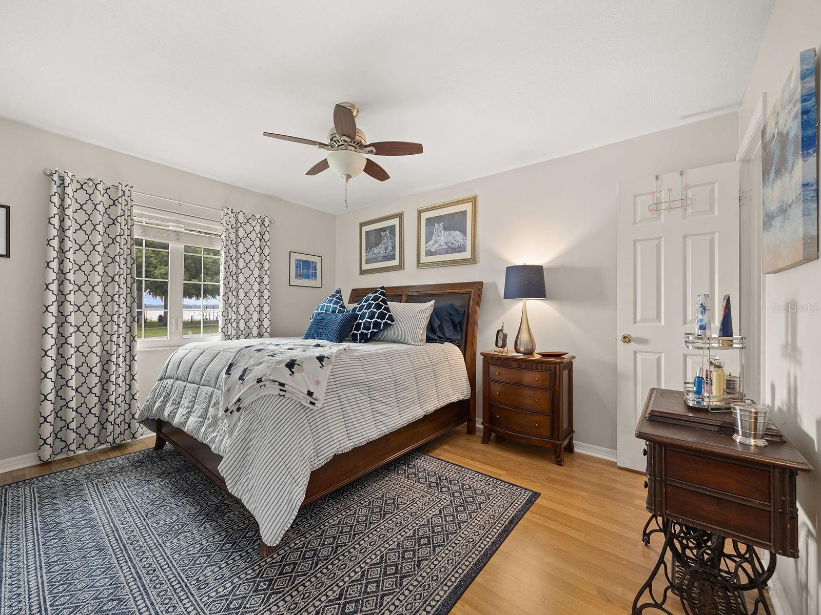 135 E CENTRAL AVE, HOWEY IN THE HILLS, FL, 34737