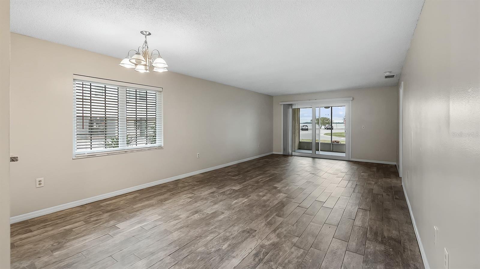 135 E CENTRAL AVE, HOWEY IN THE HILLS, FL, 34737