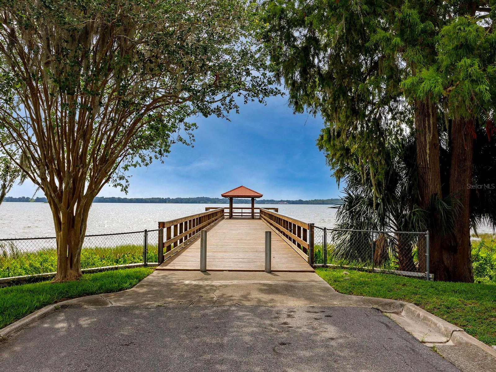 135 E CENTRAL AVE, HOWEY IN THE HILLS, FL, 34737